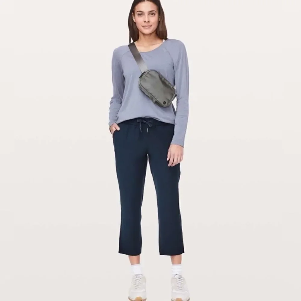 Lululemon On the Fly Crop Raw Hem Pant Navy Blue 6
